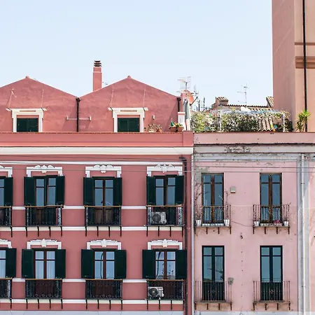Right House Grand Sur Le Port - Harbour View Cagliari