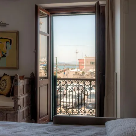 Right House Grand Sur Le Port - Harbour View